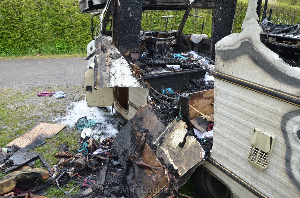 Wohnmobil ausgebrannt Koeln Porz Linder Mauspfad P052.JPG - Miklos Laubert